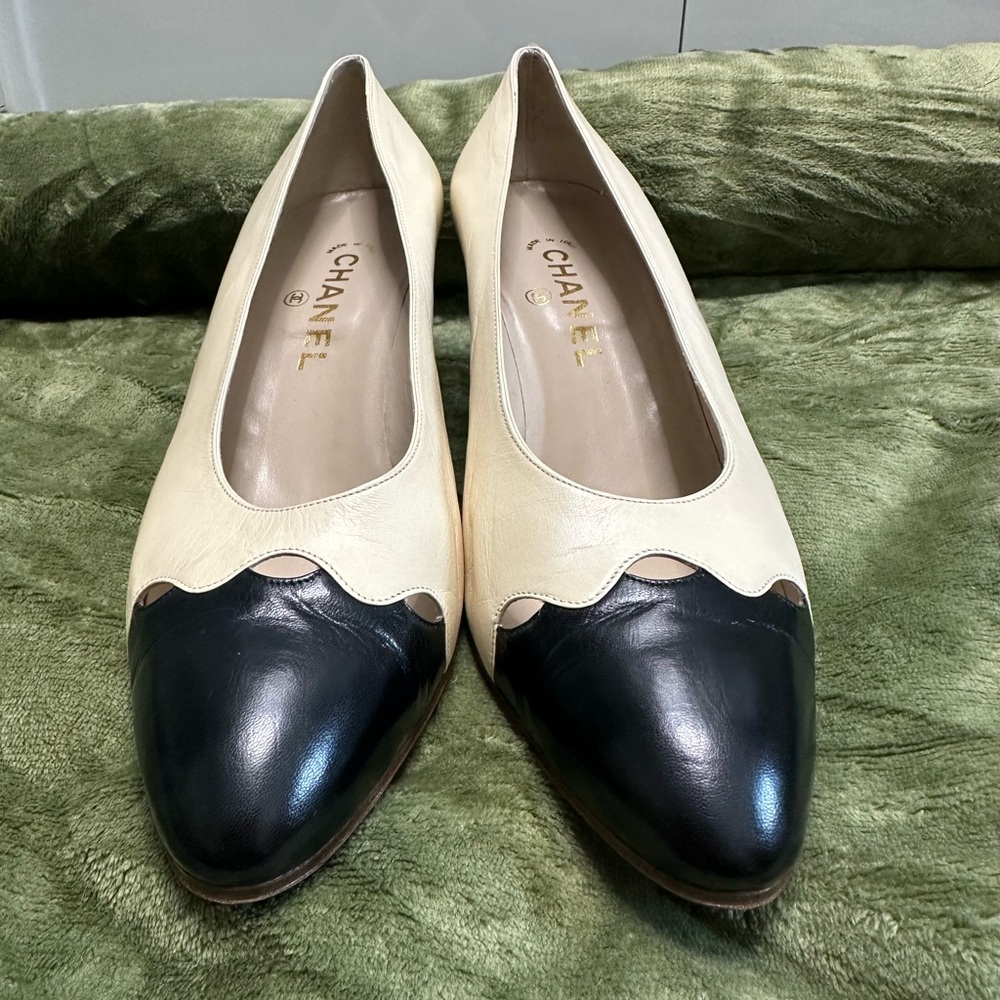CHANEL Black and Cream Heels